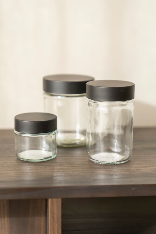 Burk med svart lock 80ml