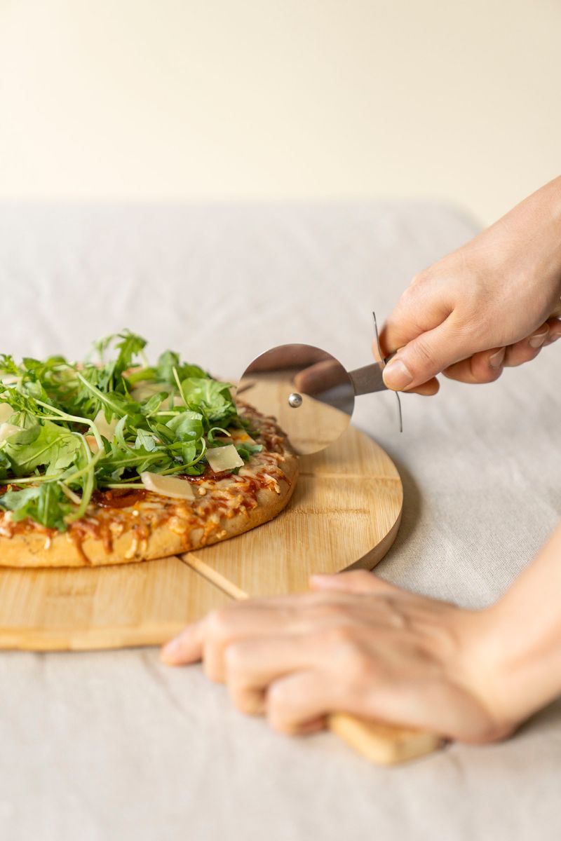  Pizzabricka i bambu med pizzahjul