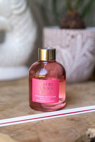 Huvudbild Doftpinnar 100ml - Strawberry Waffle