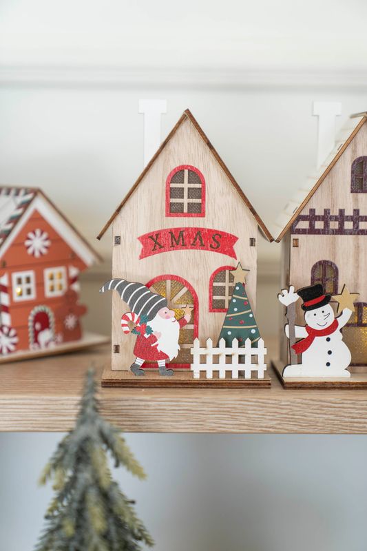 Trähus - Hus 15cm m/Tomte