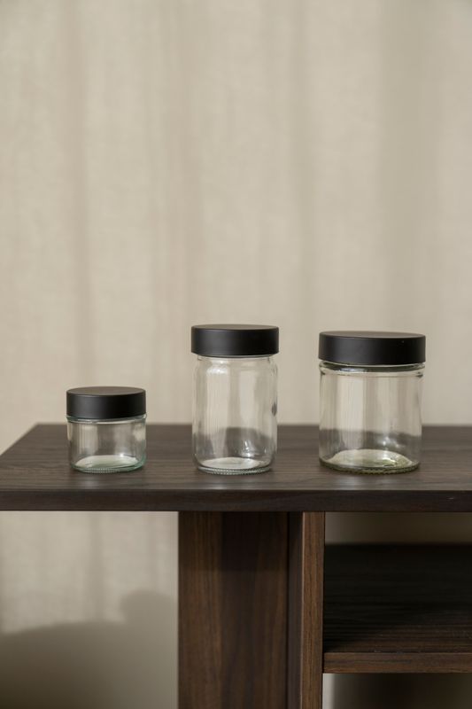 Burk med svart lock 250ml
