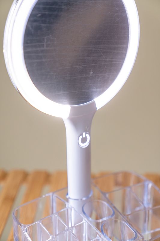 Sminkspegel med LED-ljus