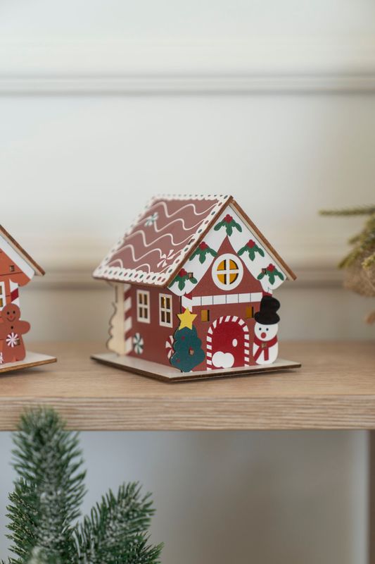 Trähus - Pepparkakshus 9cm Snögubbe