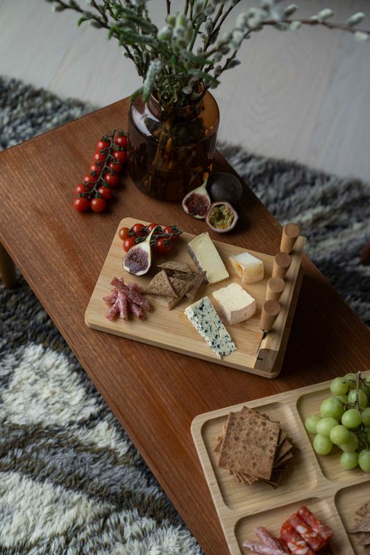 Ostbricka med knivar – Bambu