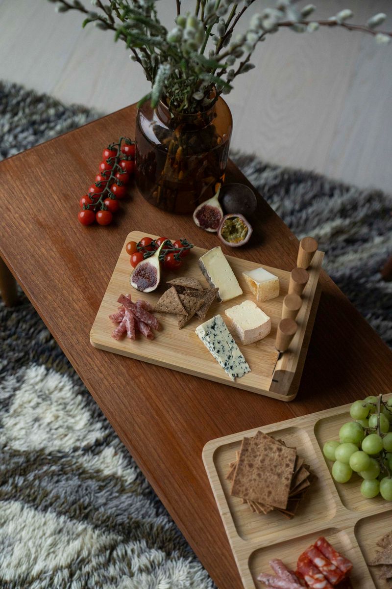 Ostbricka med knivar – Bambu