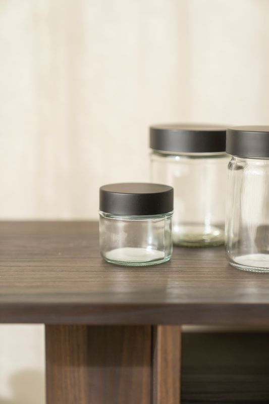 Burk med svart lock 80ml